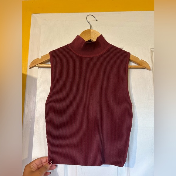 ✨Aritizia Top - Sculpt Knit Mockneck Tank✨ - Picture 1 of 4